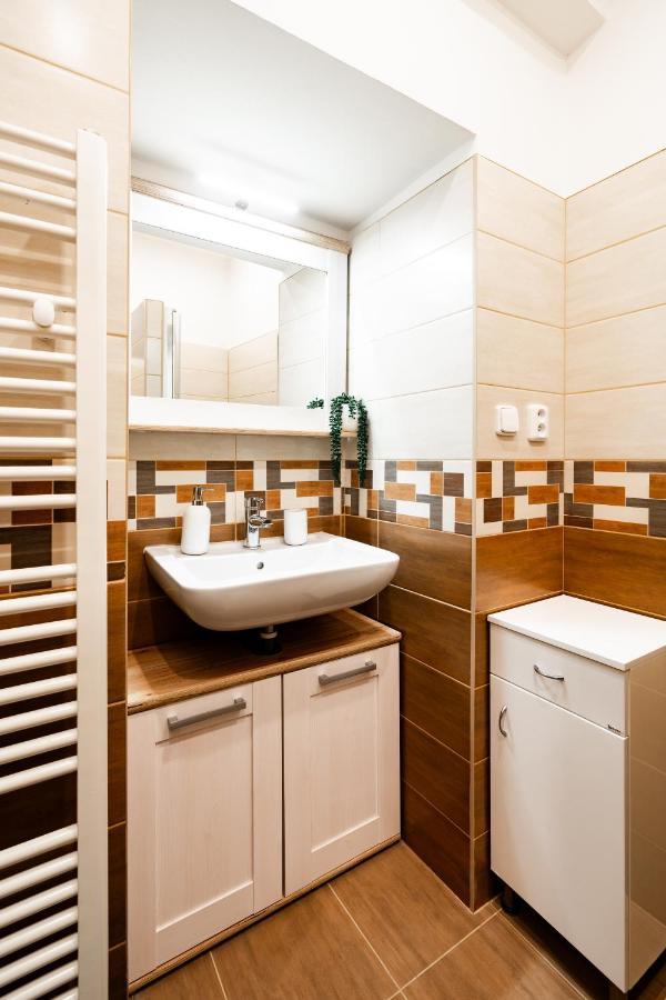 Internesto Brno Luzanky Apartment Luaran gambar
